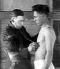 Military surgeon checks soldier for influenza in 1918