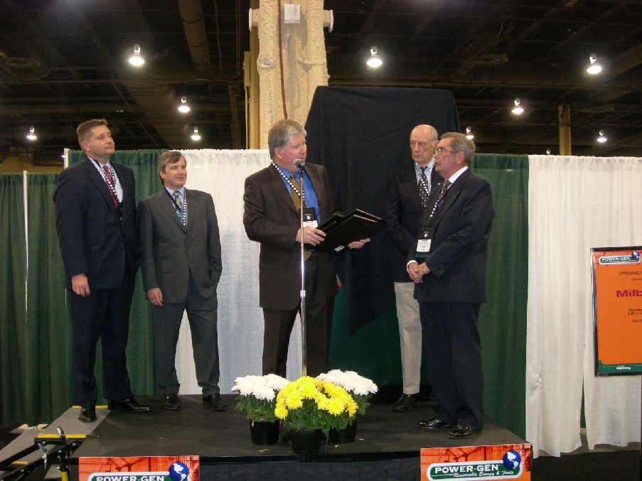 Milt Copolus presents award.